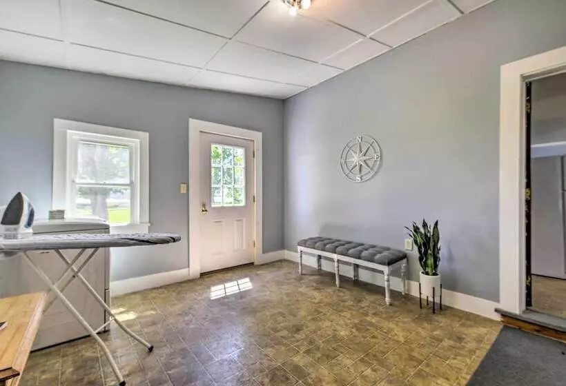 Lakefront Retreat W/ Shared Dock & Fire Pit!