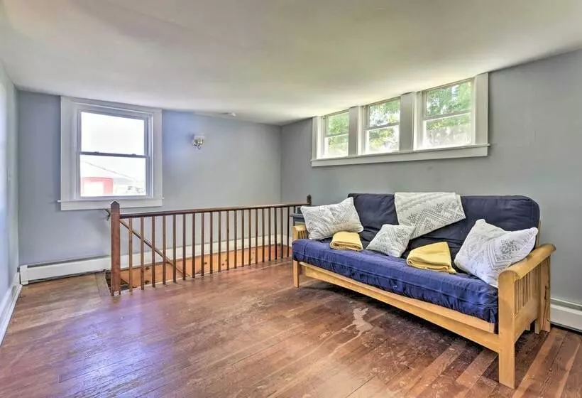 Lakefront Retreat W/ Shared Dock & Fire Pit!