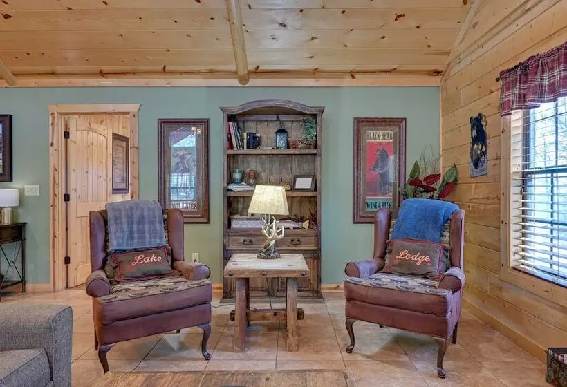 Broken Bow Cabin W/ Hot Tub & Deck   4 Mi To Lake!