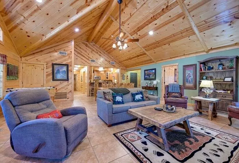 Broken Bow Cabin W/ Hot Tub & Deck   4 Mi To Lake!