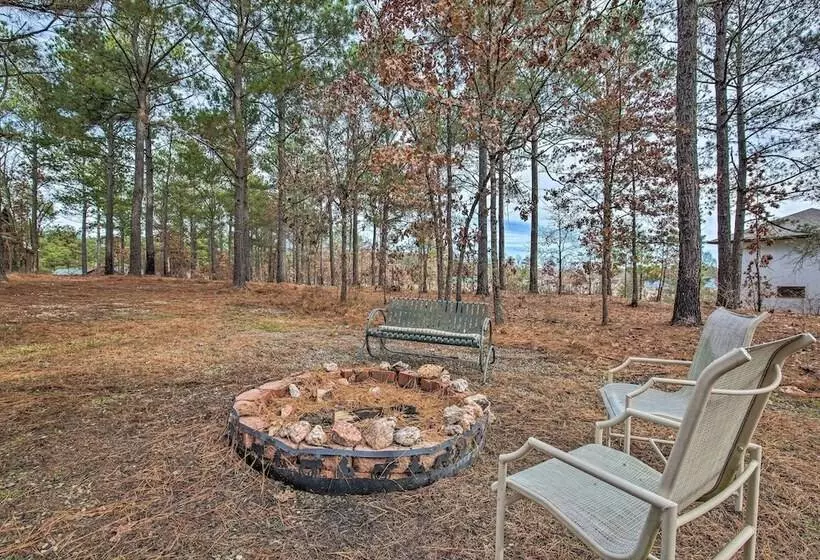 Broken Bow Cabin W/ Hot Tub & Deck   4 Mi To Lake!