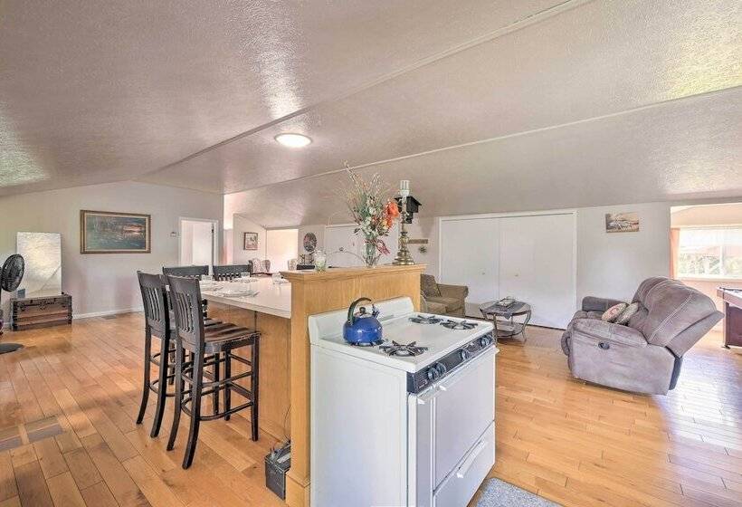 Loft Unplugged W/ Outdoor Space In Amish Country!