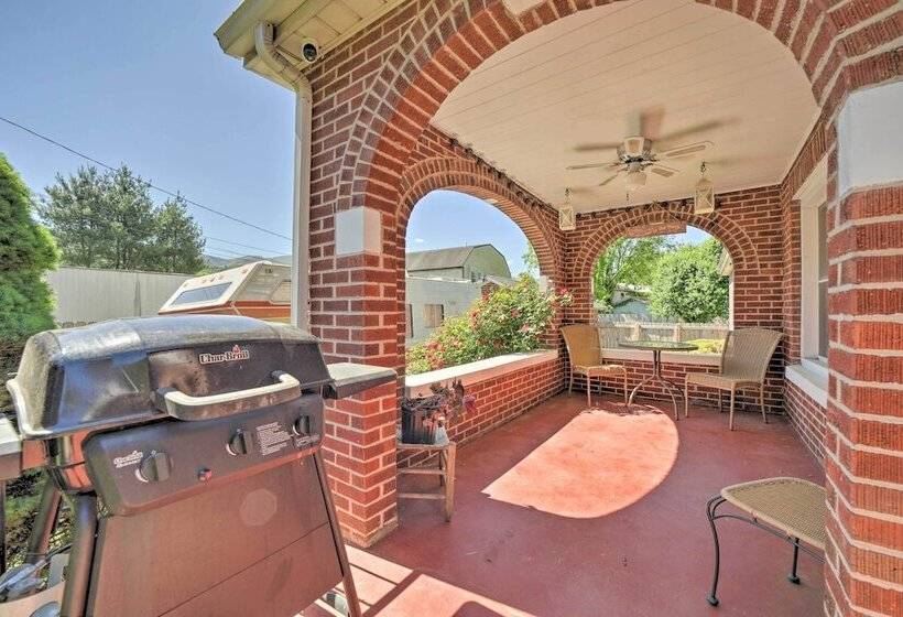 Lovely Waynesville Home W/ Yard: Pet Friendly