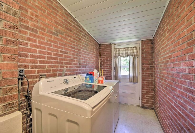 Lovely Waynesville Home W/ Yard: Pet Friendly