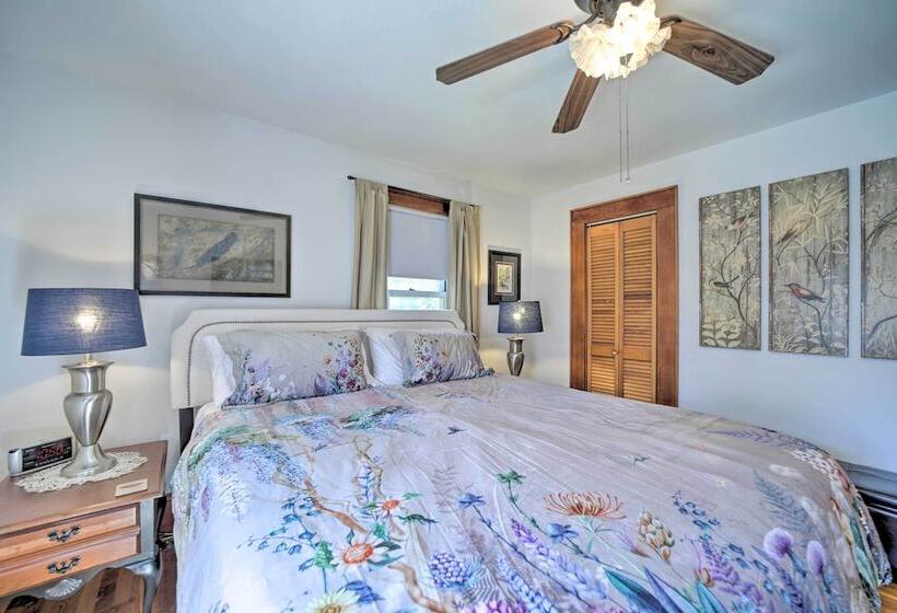 Lovely Waynesville Home W/ Yard: Pet Friendly