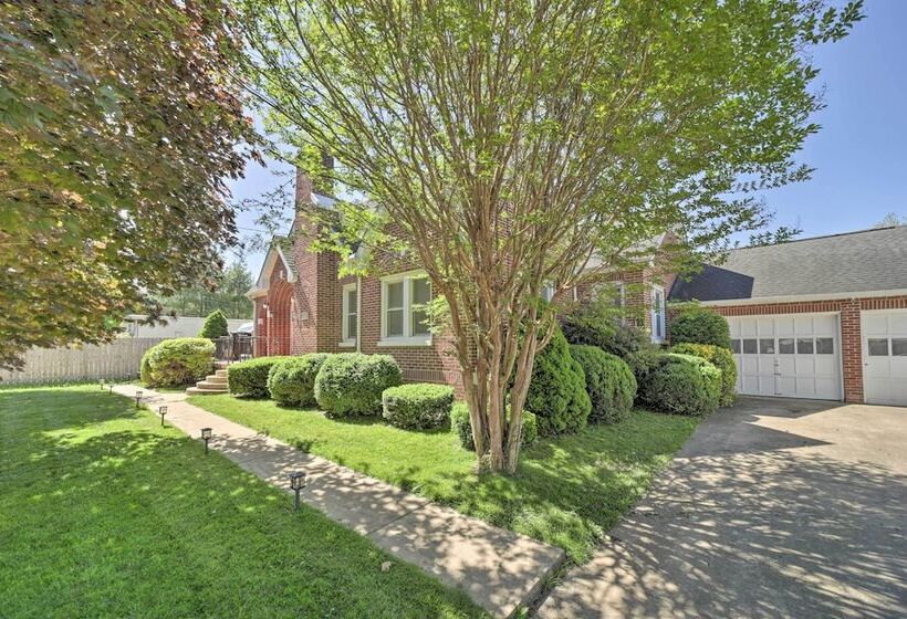 Lovely Waynesville Home W/ Yard: Pet Friendly