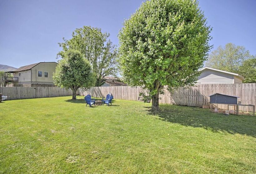 Lovely Waynesville Home W/ Yard: Pet Friendly