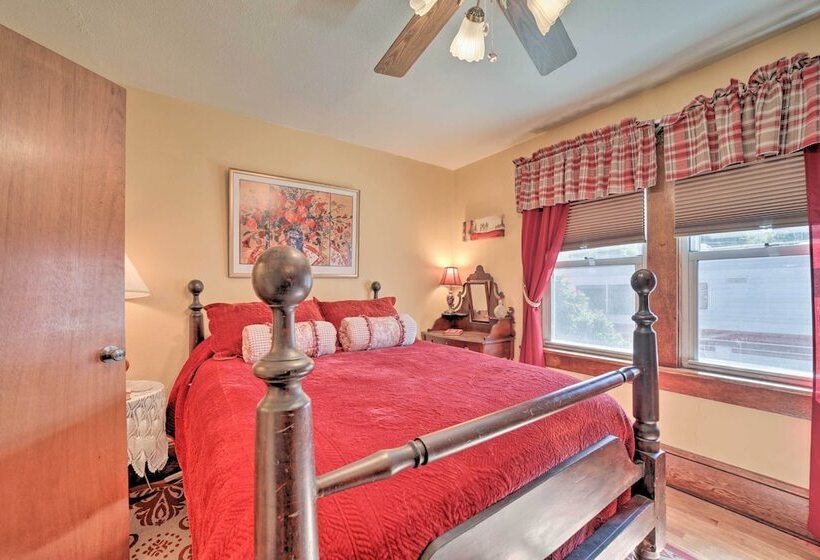 Lovely Waynesville Home W/ Yard: Pet Friendly