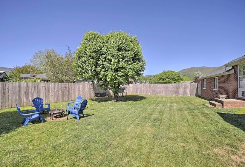 Lovely Waynesville Home W/ Yard: Pet Friendly