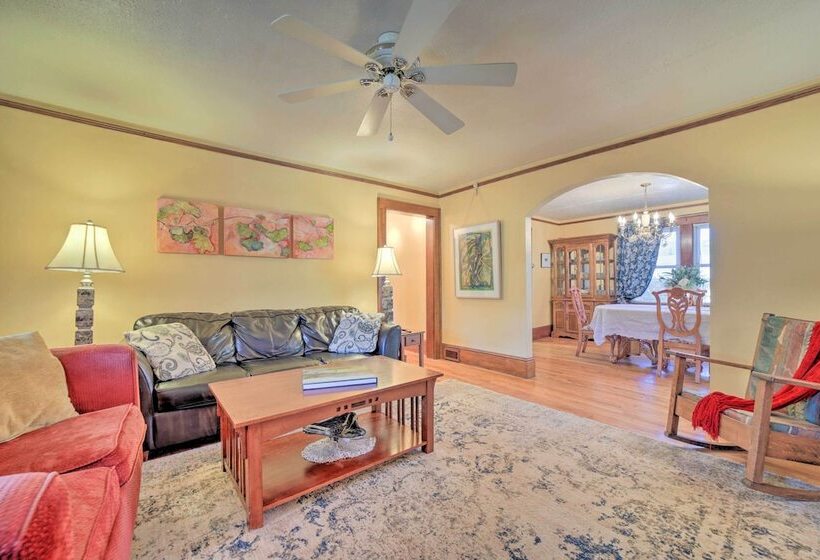 Lovely Waynesville Home W/ Yard: Pet Friendly