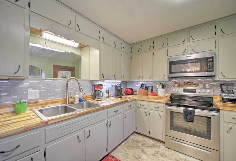 Lovely Waynesville Home W/ Yard: Pet Friendly