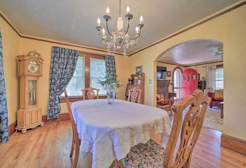 Lovely Waynesville Home W/ Yard: Pet Friendly