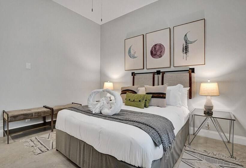 Luxury 8 Br With Pool & Mini Golf & Soccer