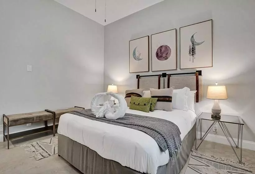 Luxury 8 Br With Pool & Mini Golf & Soccer