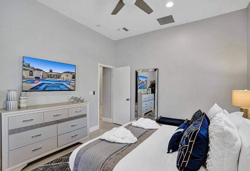 Luxury 8 Br With Pool & Mini Golf & Soccer