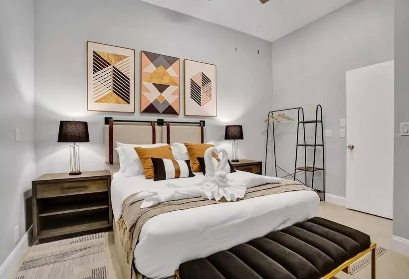 Luxury 8 Br With Pool & Mini Golf & Soccer