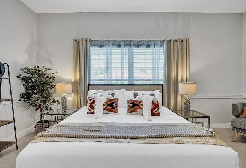 Luxury 8 Br With Pool & Mini Golf & Soccer