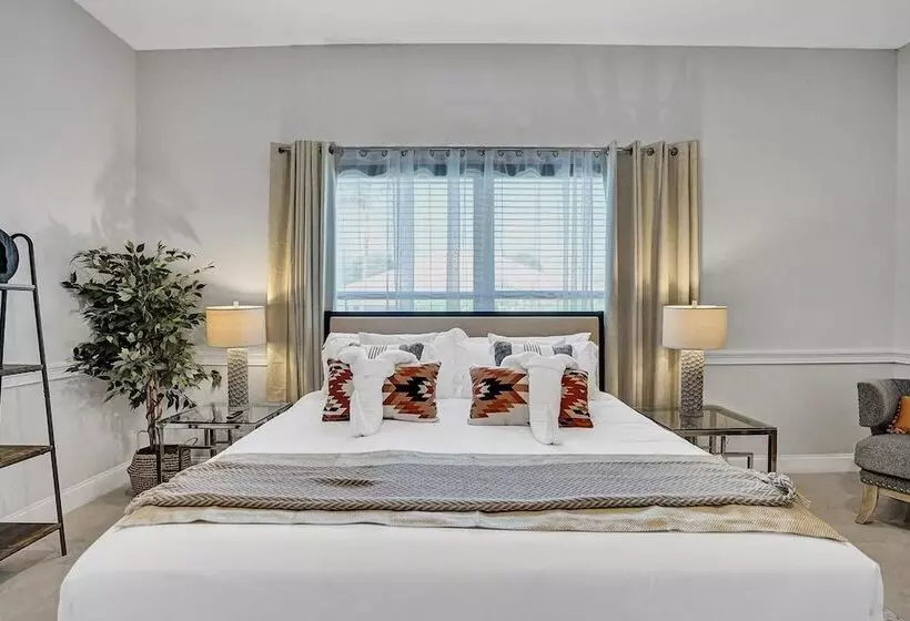 Luxury 8 Br With Pool & Mini Golf & Soccer