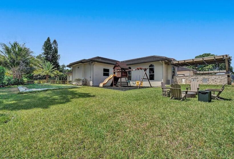 Luxury 8 Br With Pool & Mini Golf & Soccer