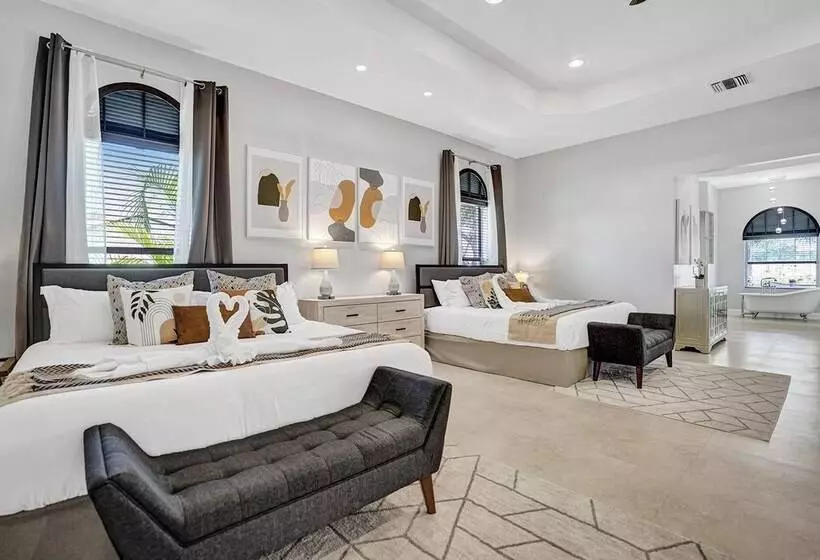 Luxury 8 Br With Pool & Mini Golf & Soccer