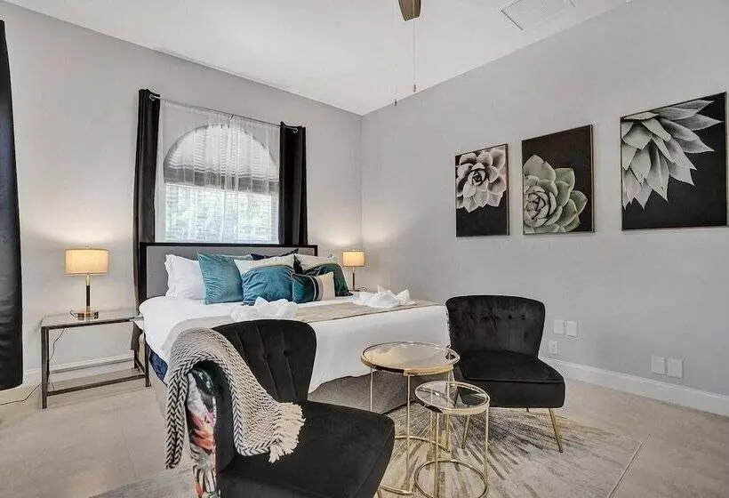 Luxury 8 Br With Pool & Mini Golf & Soccer