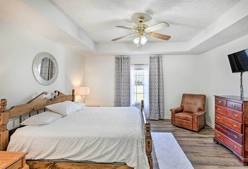 Normandy Home W/ Yard ~ 2 Mi To Lake