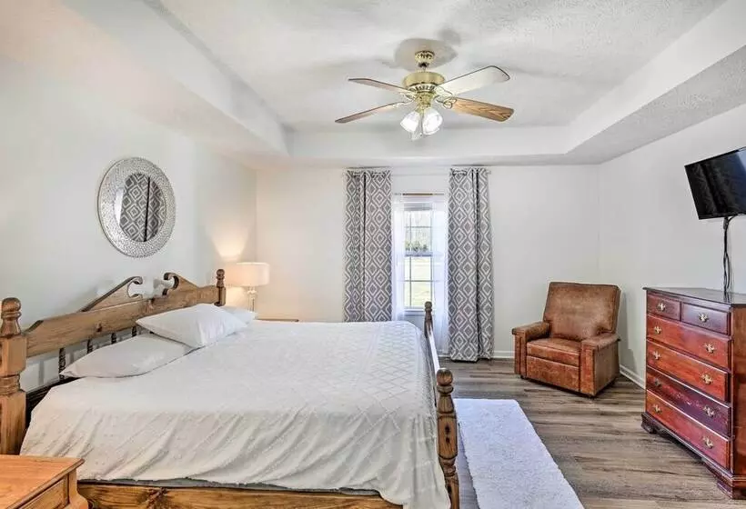 Normandy Home W/ Yard ~ 2 Mi To Lake