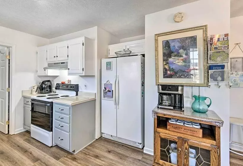 Normandy Home W/ Yard ~ 2 Mi To Lake