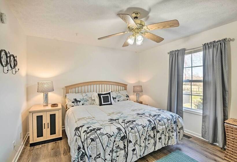 Normandy Home W/ Yard ~ 2 Mi To Lake