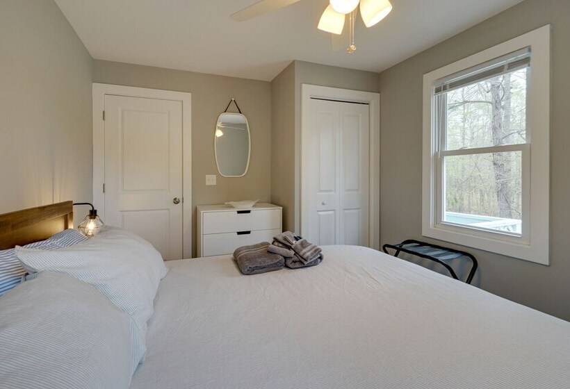 Peaceful Treetop Hideaway W/ Riverfront Views