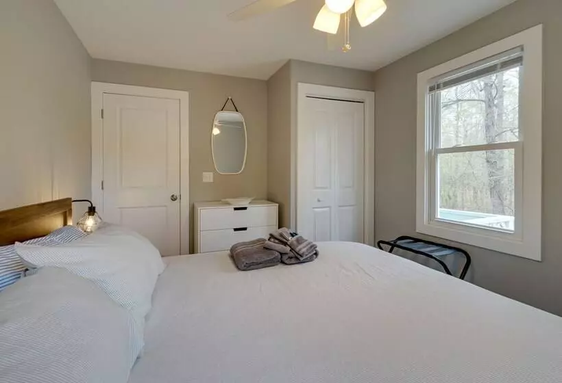 Peaceful Treetop Hideaway W/ Riverfront Views