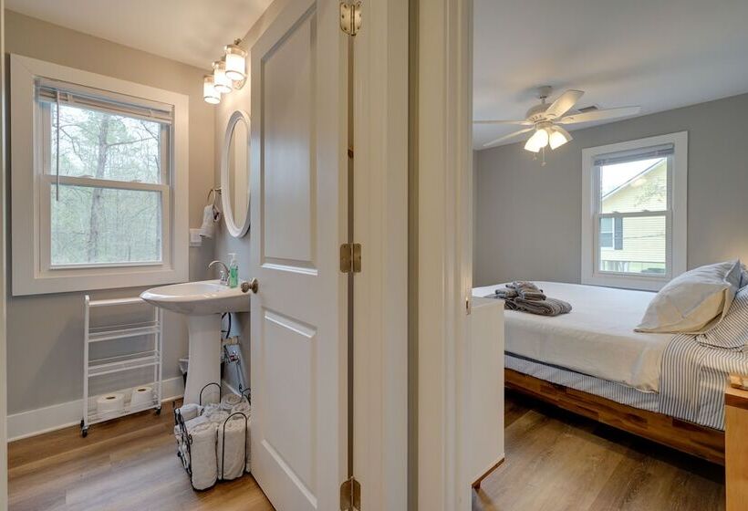 Peaceful Treetop Hideaway W/ Riverfront Views