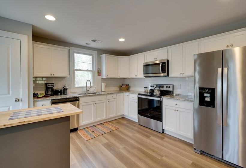 Peaceful Treetop Hideaway W/ Riverfront Views