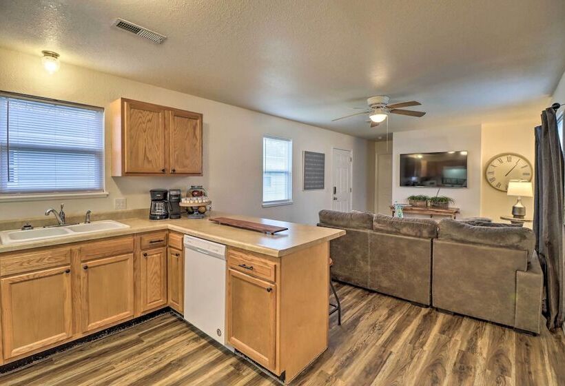 Pet Friendly West Plains Pad < 1 Mi To Dtwn!
