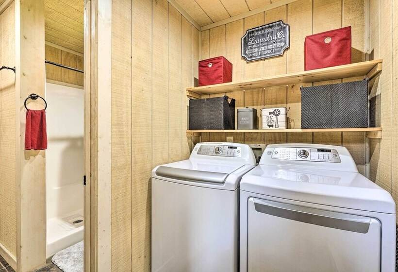 Private Lansing Oasis, 8 Miles To Creeper Trail!