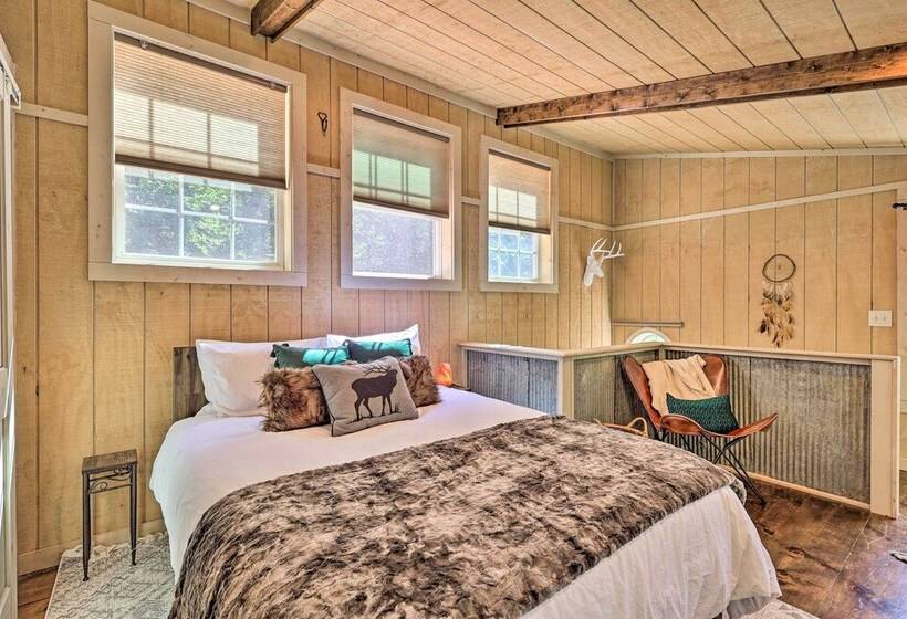 Private Lansing Oasis, 8 Miles To Creeper Trail!