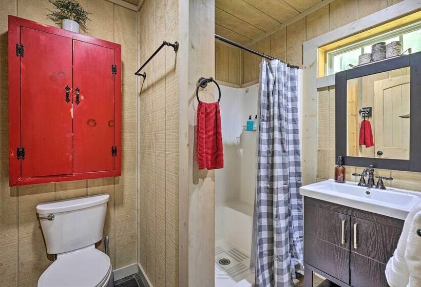 Private Lansing Oasis, 8 Miles To Creeper Trail!