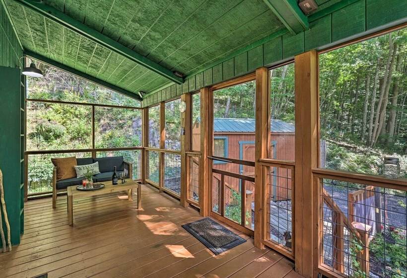 Private Lansing Oasis, 8 Miles To Creeper Trail!