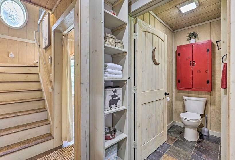 Private Lansing Oasis, 8 Miles To Creeper Trail!