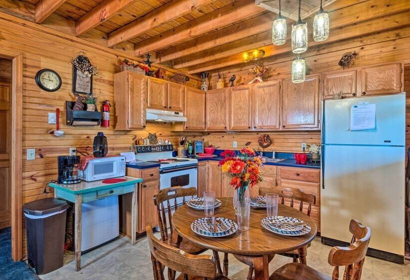 Quiet & Private Cabin ~ 5 Mi To Dale Hollow Lake!