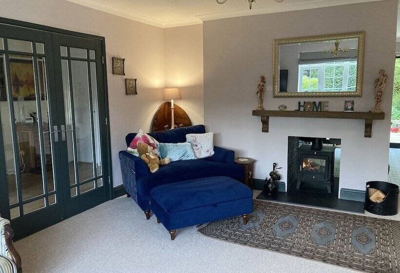 اقامتگاه Stunning 2 Bed Bungalow In Liverpool Leafy Suburb