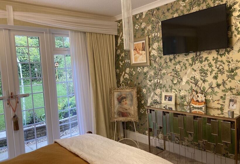 اقامتگاه Stunning 2 Bed Bungalow In Liverpool Leafy Suburb