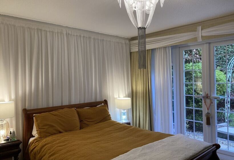 اقامتگاه Stunning 2 Bed Bungalow In Liverpool Leafy Suburb