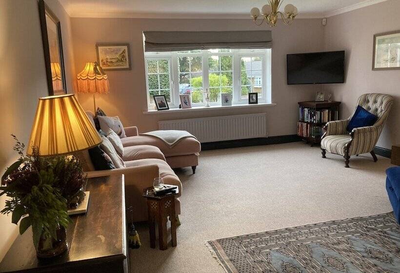 اقامتگاه Stunning 2 Bed Bungalow In Liverpool Leafy Suburb