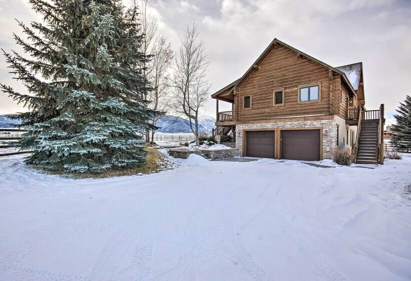 Rustic Livingston Home W/ Deck + Mtn Views!