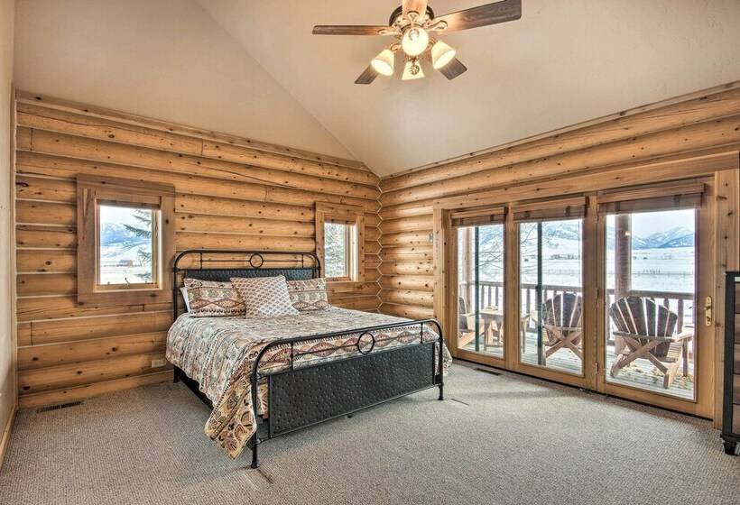 Rustic Livingston Home W/ Deck + Mtn Views!