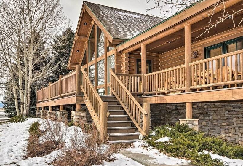 Rustic Livingston Home W/ Deck + Mtn Views!