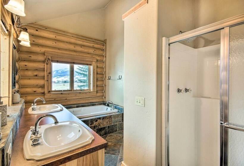 Rustic Livingston Home W/ Deck + Mtn Views!