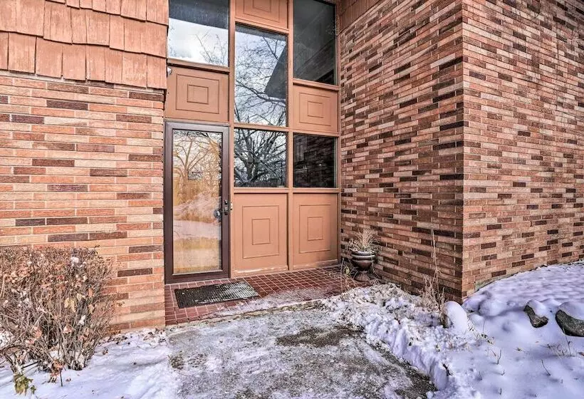 15 Mi To Downtown Minneapolis: Retreat On 5 Acres