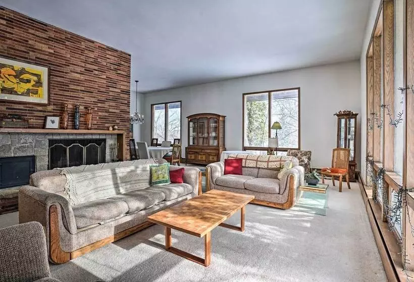 15 Mi To Downtown Minneapolis: Retreat On 5 Acres